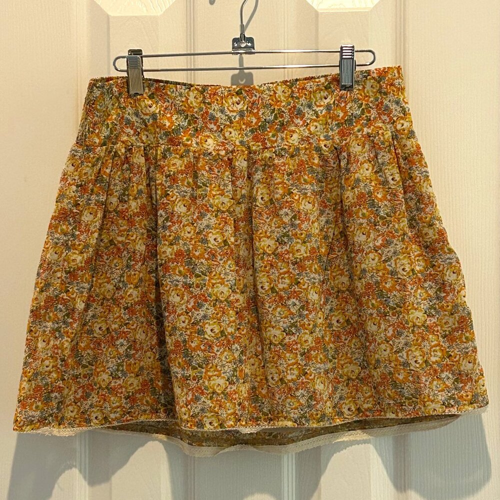 Charlotte Russe Floral Skirt w/ Lace Trim – Size M